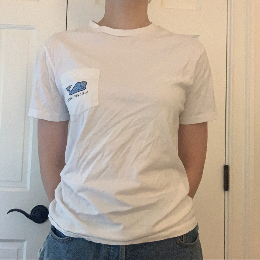 Vineyard Vines white t-shirt